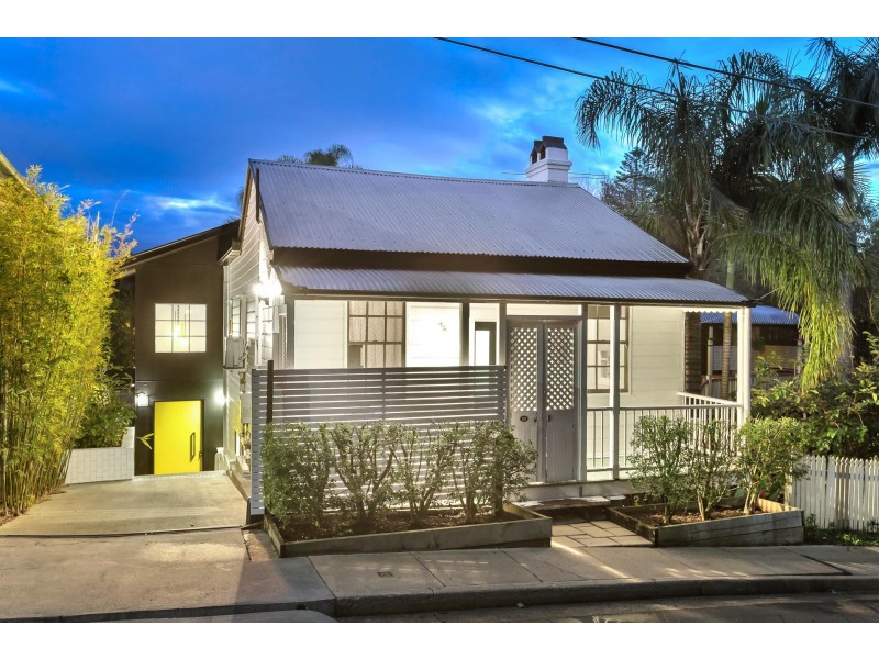 10 Young, Milton QLD 4064