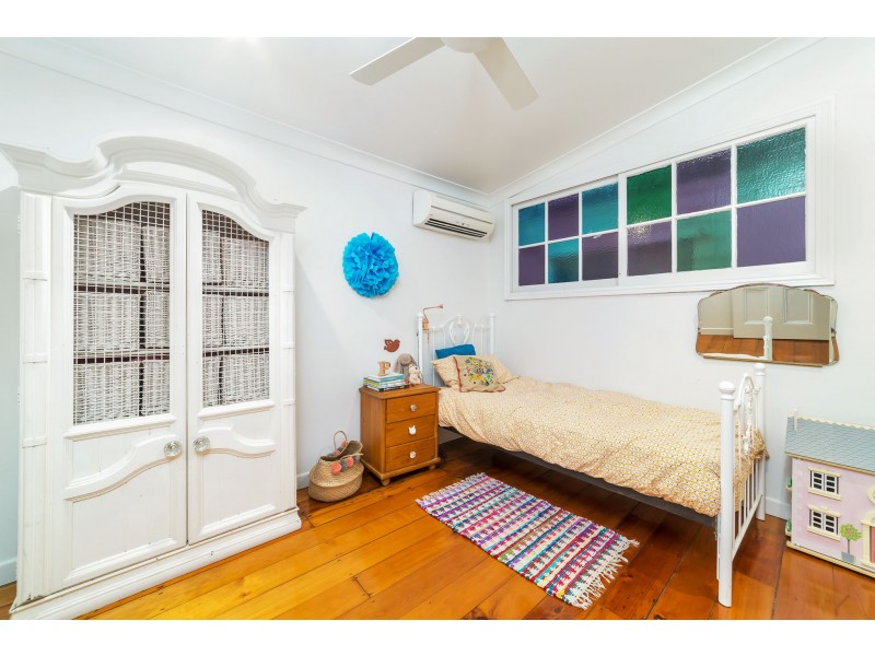 10 Young, Milton QLD 4064