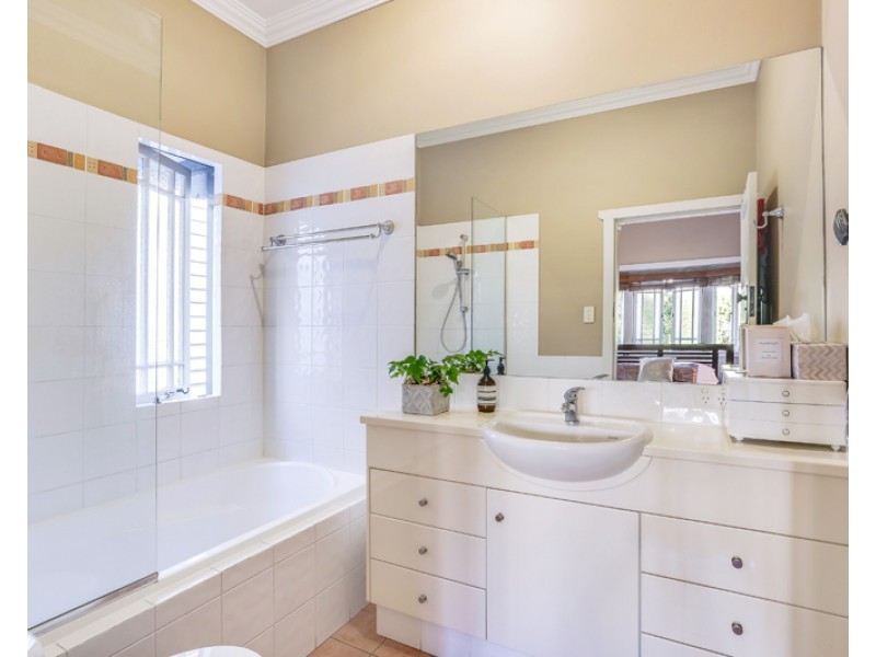 19 Agnes Street, Auchenflower QLD 4066