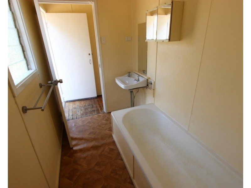 74 Hall Street, Sherwood QLD 4075