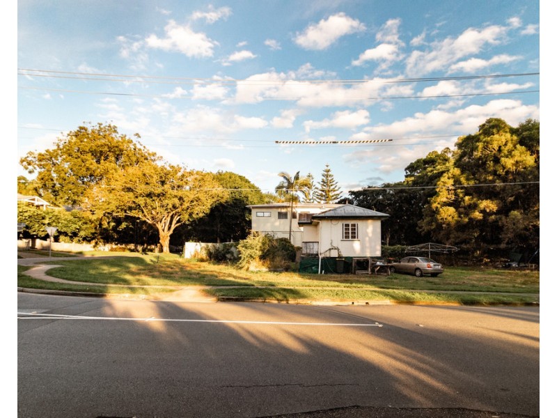 74 Hall Street, Sherwood QLD 4075