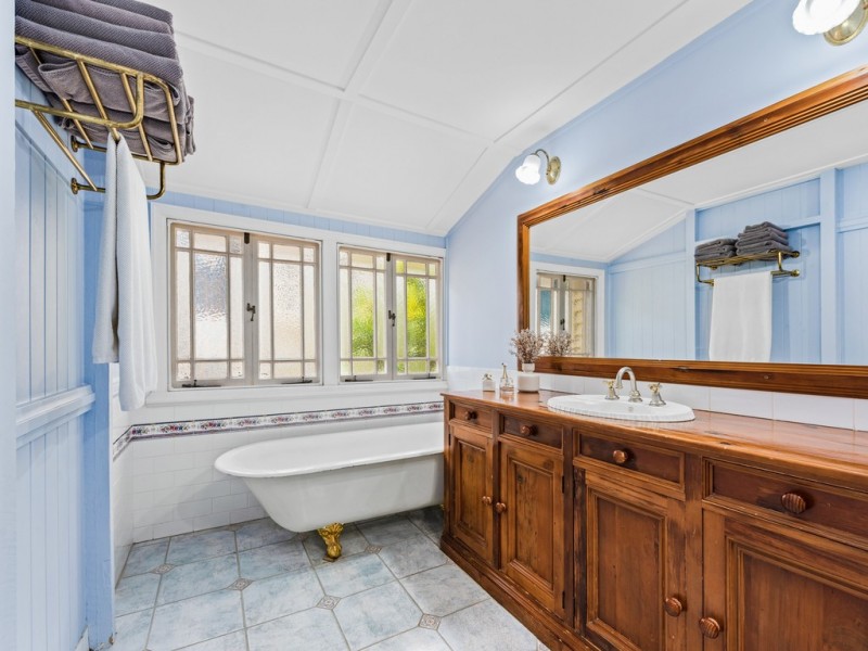 73 Kauri Road, Ashgrove QLD 4060