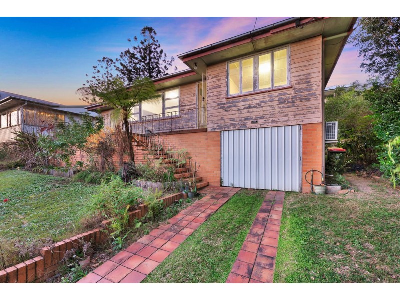 17 Yates Avenue, Ashgrove QLD 4060