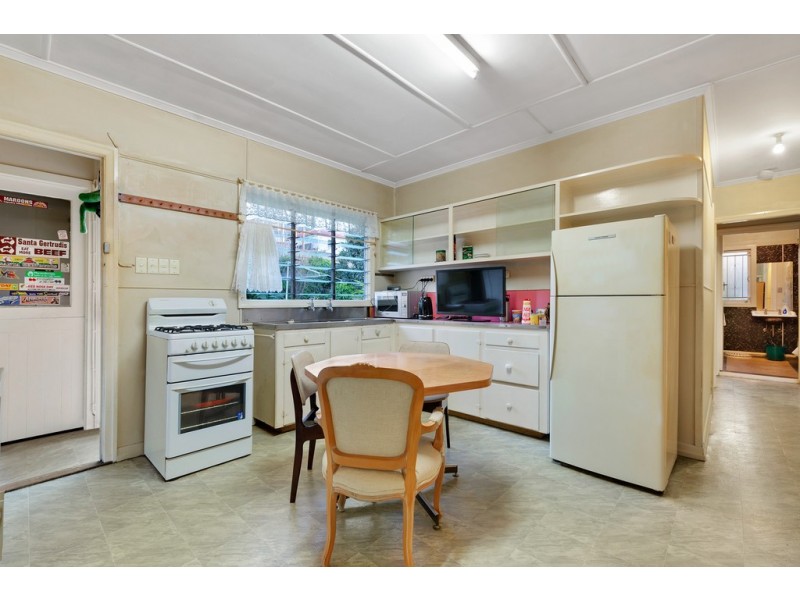 17 Yates Avenue, Ashgrove QLD 4060