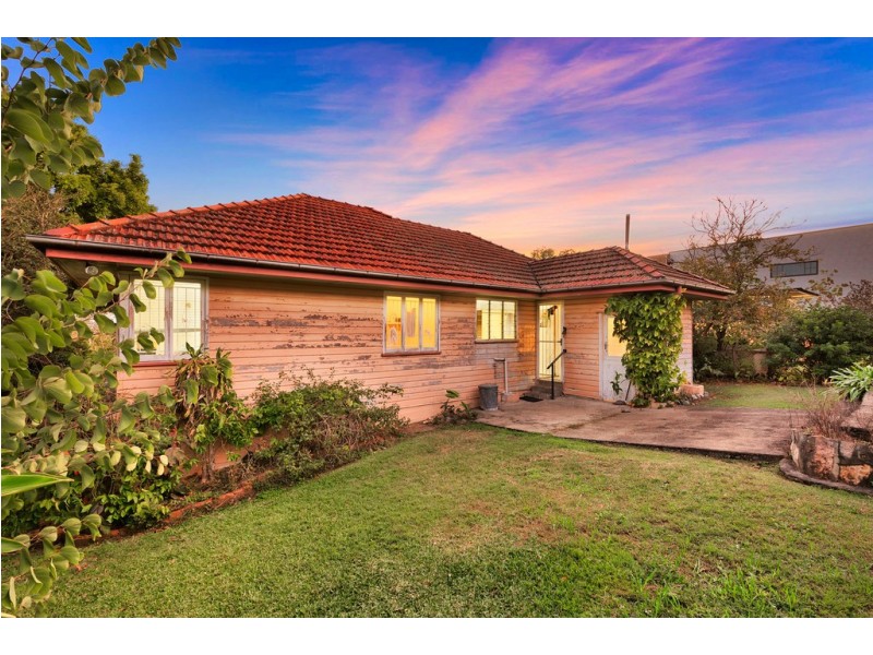 17 Yates Avenue, Ashgrove QLD 4060