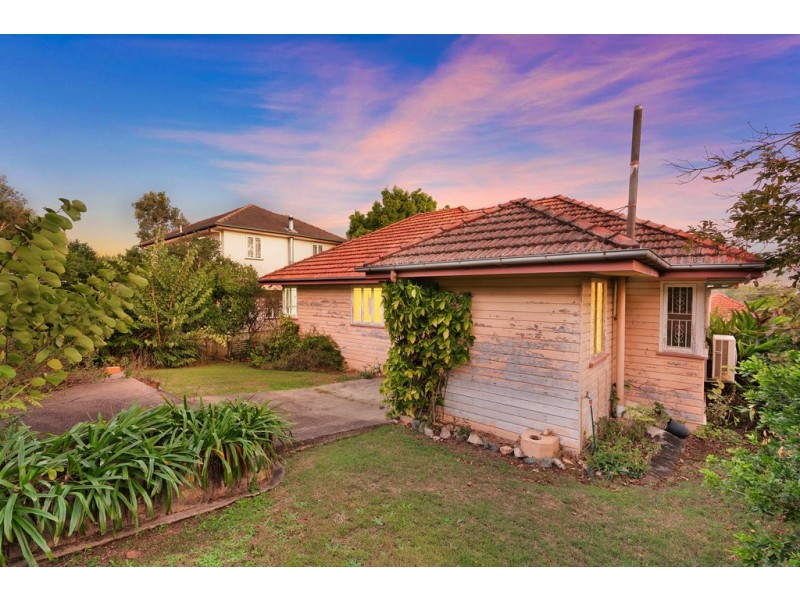 17 Yates Avenue, Ashgrove QLD 4060