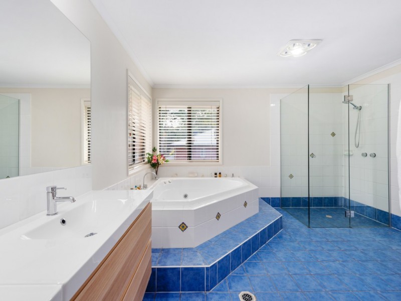 31 Brompton Place, Brookfield QLD 4069