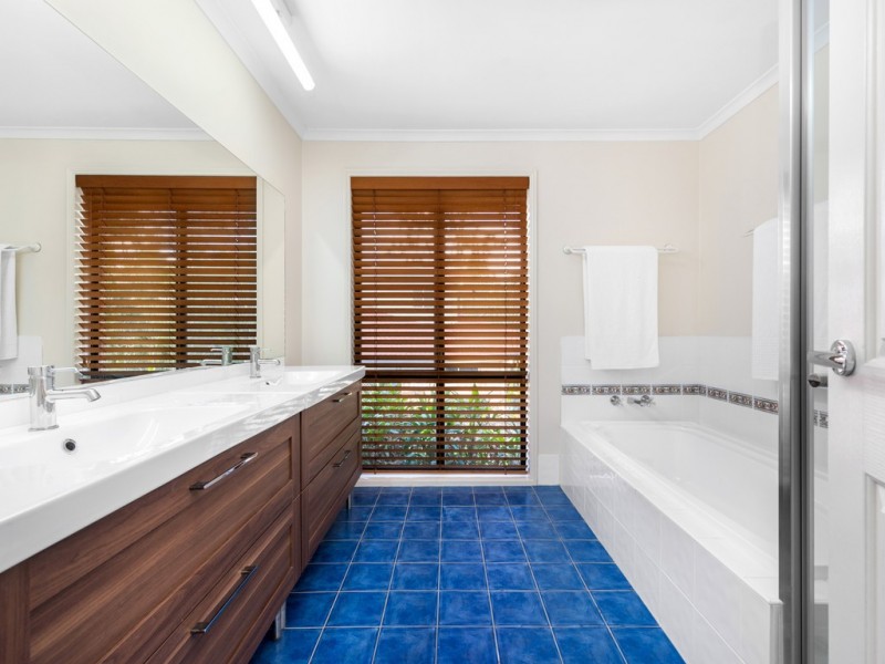 31 Brompton Place, Brookfield QLD 4069