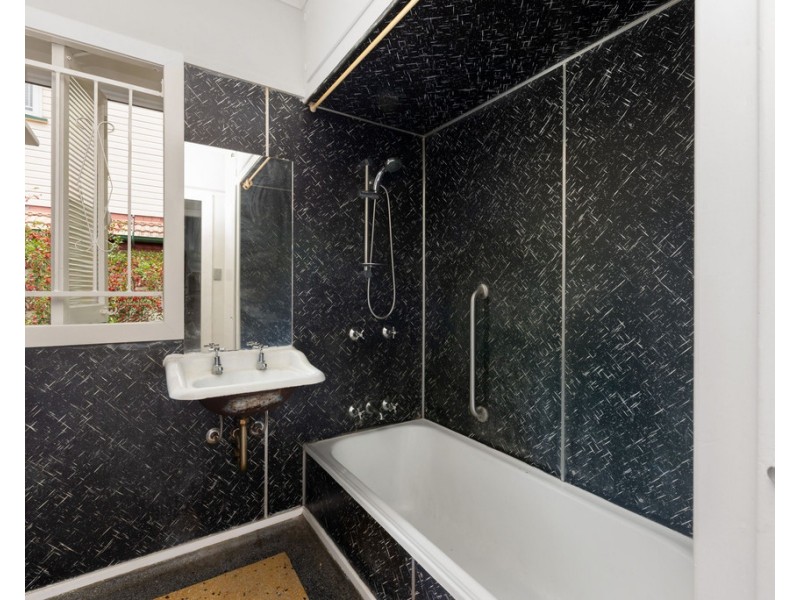 17 Yates Avenue, Ashgrove QLD 4060