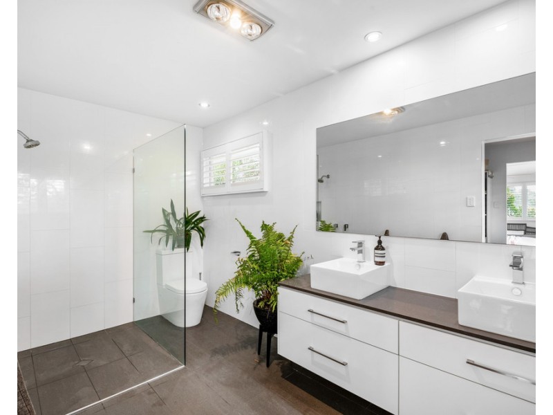 37 Outlook Crescent, Bardon QLD 4065