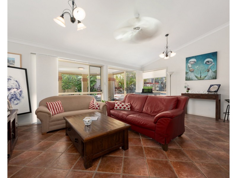 4 Angel Court, Eatons Hill QLD 4037