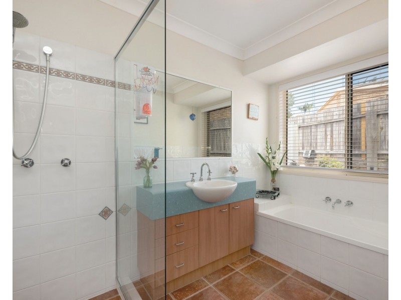 4 Angel Court, Eatons Hill QLD 4037