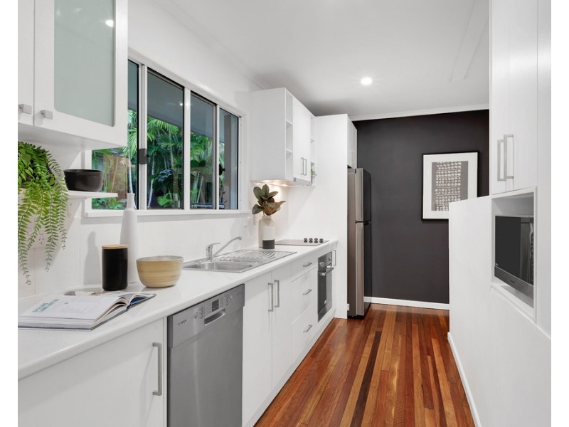 8 Eastment Street, Bardon QLD 4065