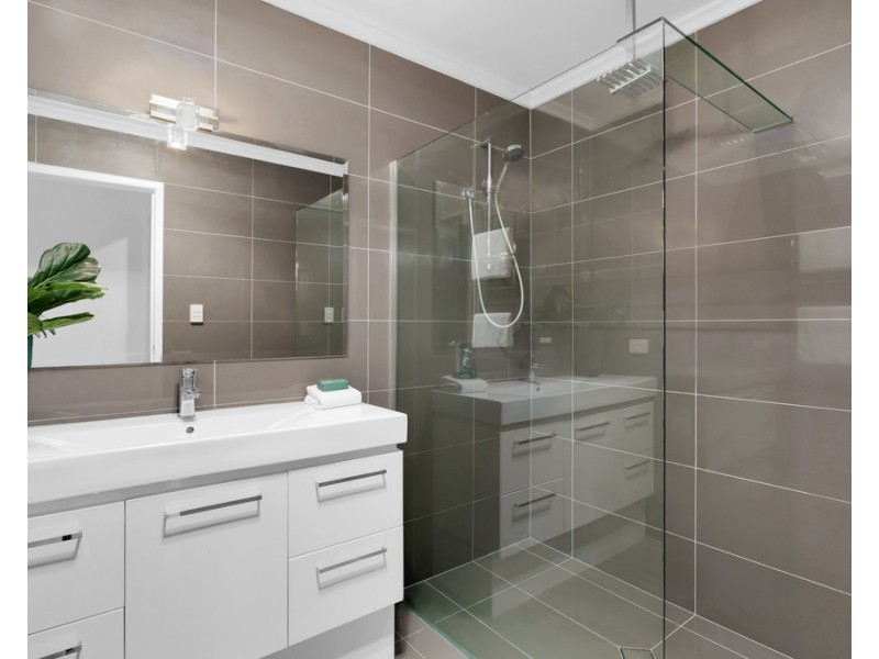 8 Eastment Street, Bardon QLD 4065