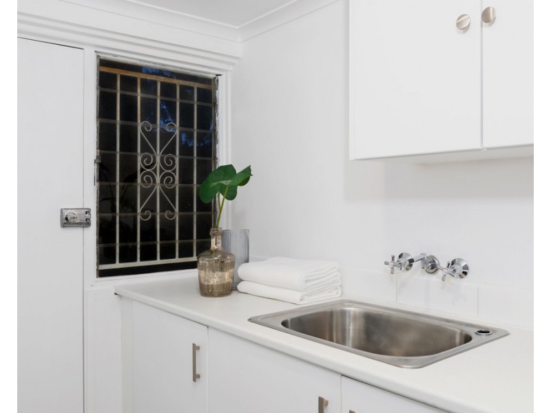 8 Eastment Street, Bardon QLD 4065