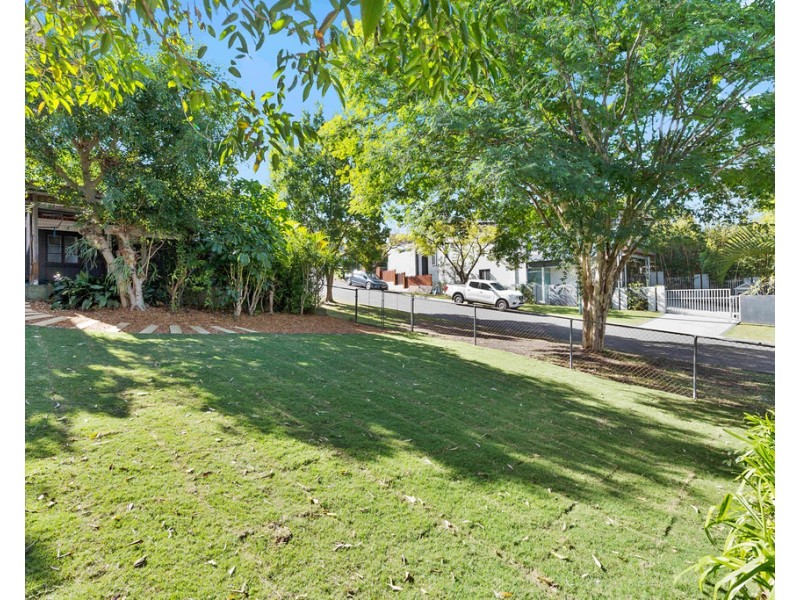 33 Brown Parade, Ashgrove QLD 4060