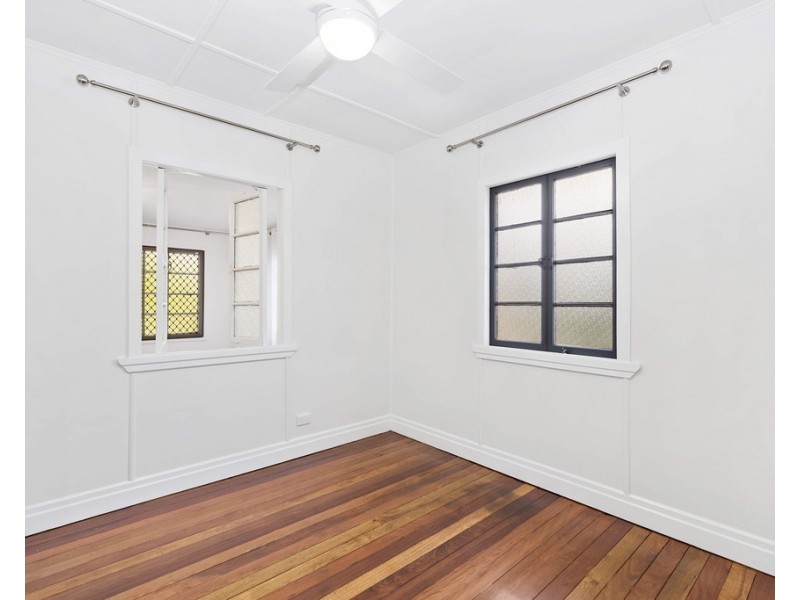 33 Brown Parade, Ashgrove QLD 4060