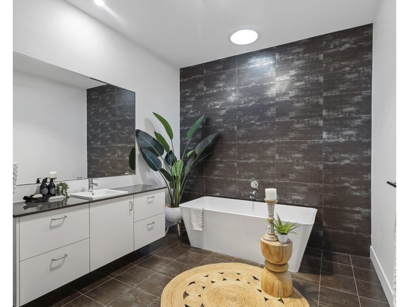 11 Dovedale Crescent, Ashgrove QLD 4060