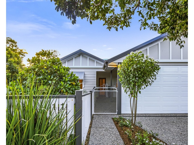 11 Dovedale Crescent, Ashgrove QLD 4060