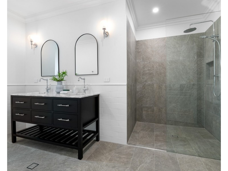 14 Leslie Street, Bardon QLD 4065
