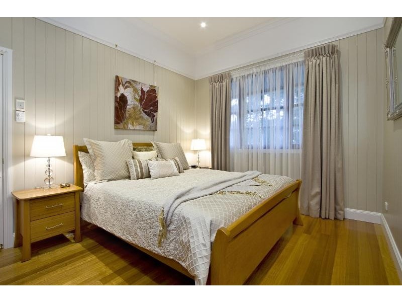 2 Vaux Street, Ashgrove QLD 4060