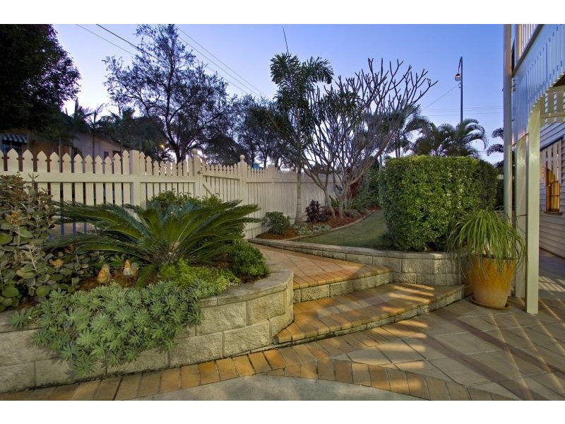 2 Vaux Street, Ashgrove QLD 4060