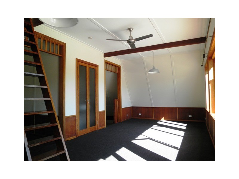 24 Macgregor Terrace, Bardon QLD 4065