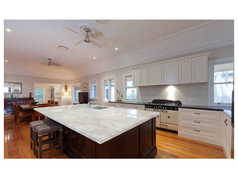 37 Seventh Avenue, Windsor QLD 4030