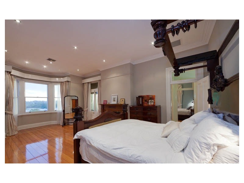 37 Seventh Avenue, Windsor QLD 4030