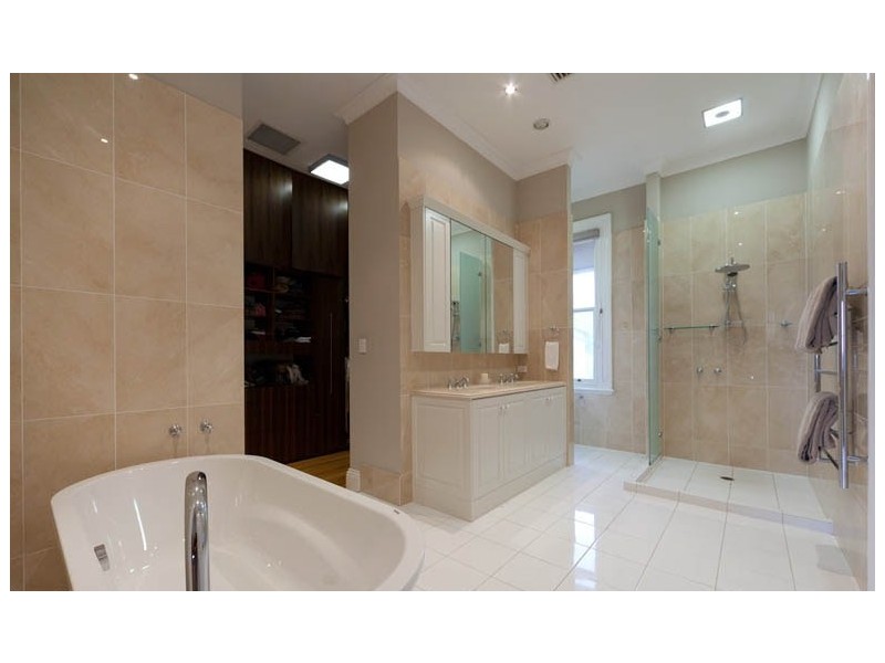 37 Seventh Avenue, Windsor QLD 4030