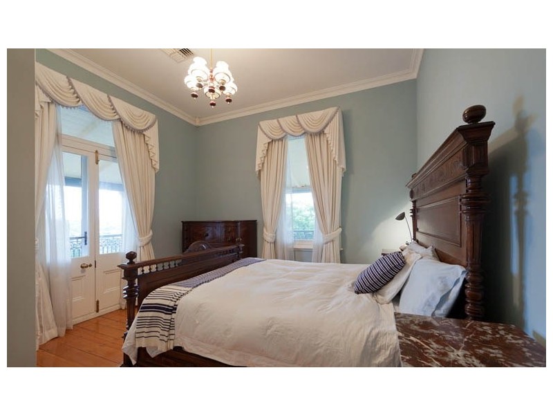 37 Seventh Avenue, Windsor QLD 4030