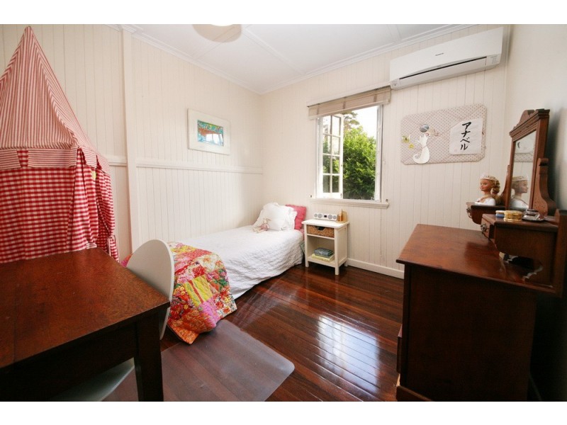 32 Twigg Street, Indooroopilly QLD 4068