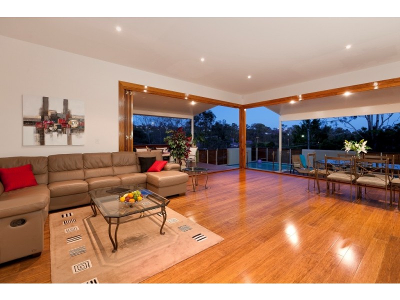 10 Mackay Terrace, Bardon QLD 4065