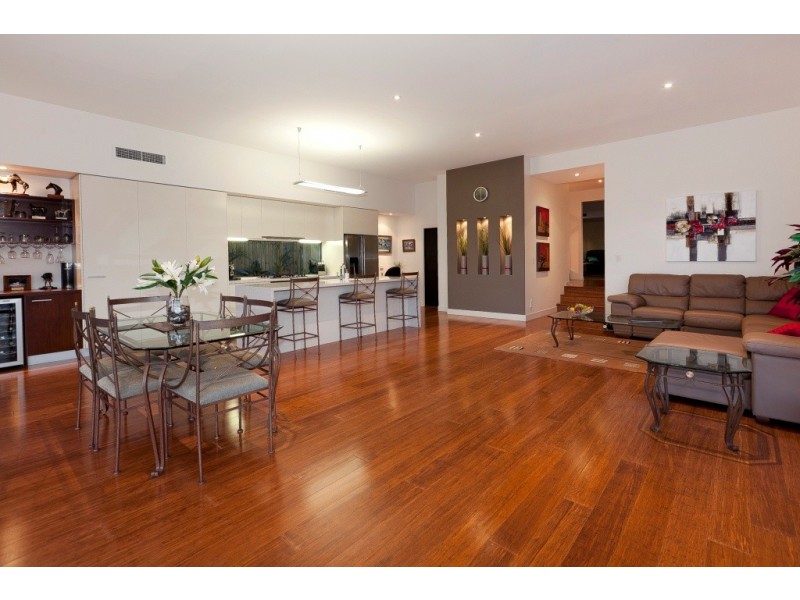 10 Mackay Terrace, Bardon QLD 4065