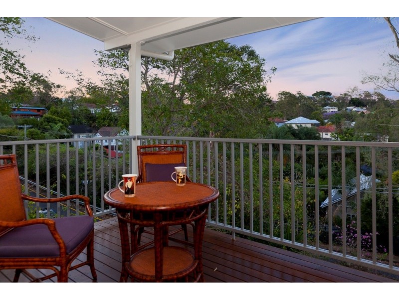 10 Mackay Terrace, Bardon QLD 4065