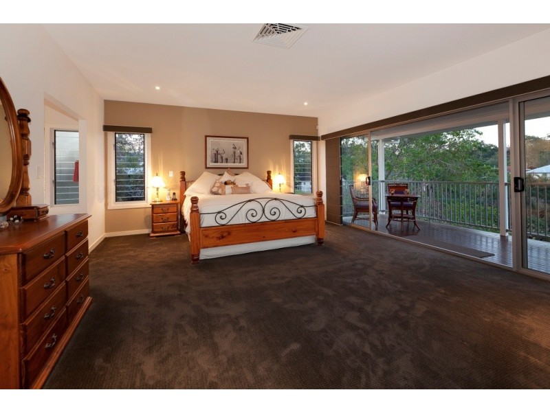 10 Mackay Terrace, Bardon QLD 4065