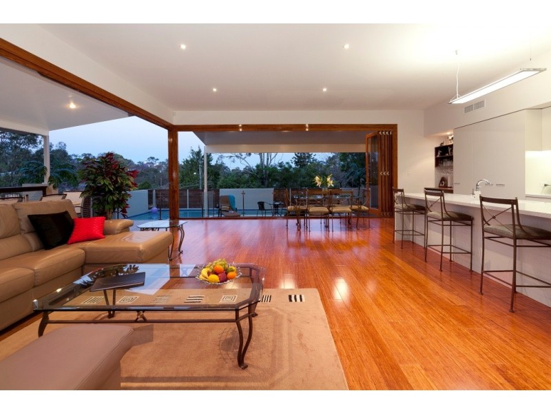 10 Mackay Terrace, Bardon QLD 4065