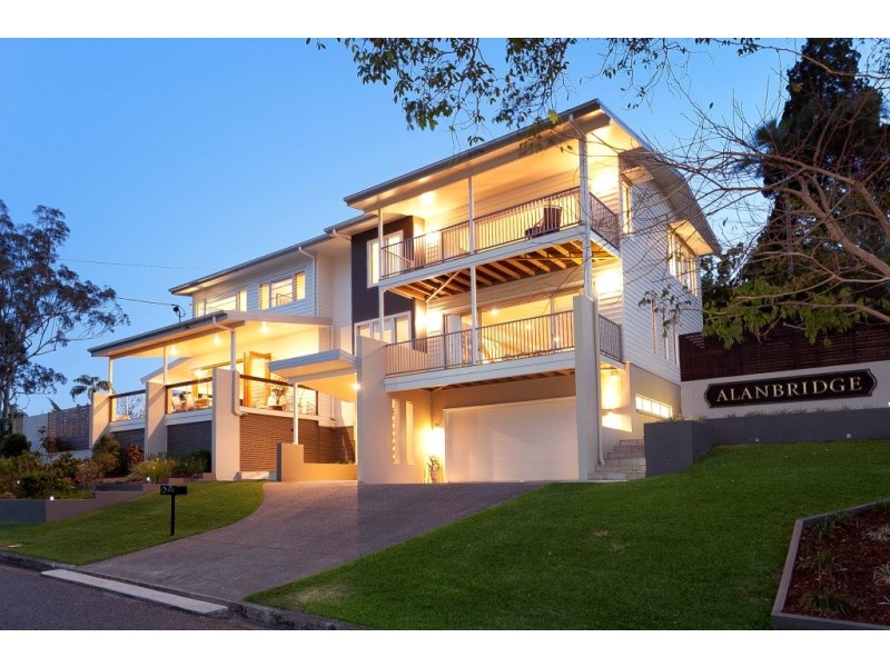 10 Mackay Terrace, Bardon QLD 4065