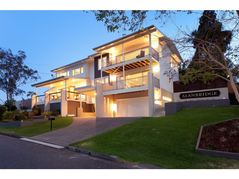 10 Mackay Terrace, Bardon QLD 4065