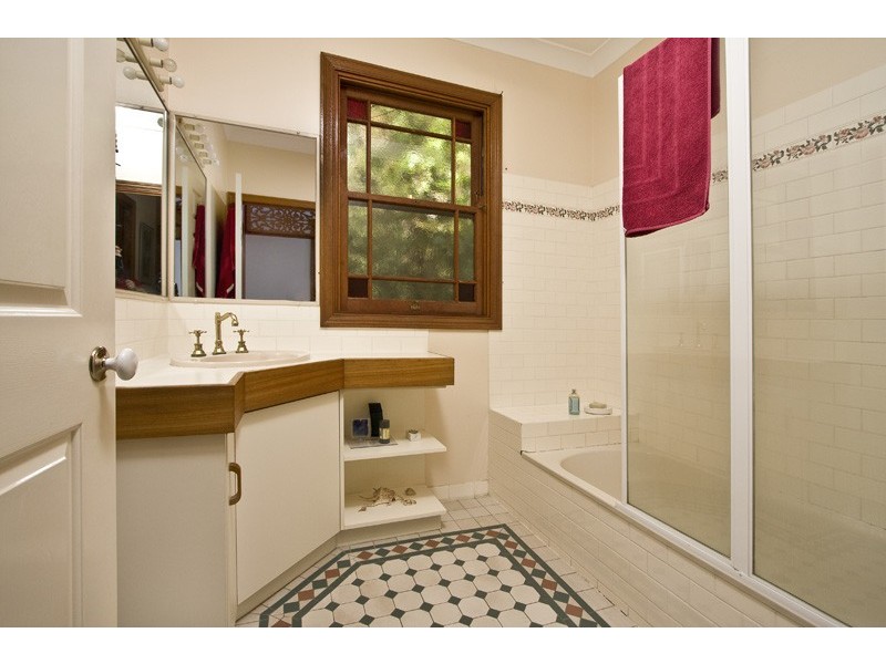 44 Mackay Terrace, Bardon QLD 4065