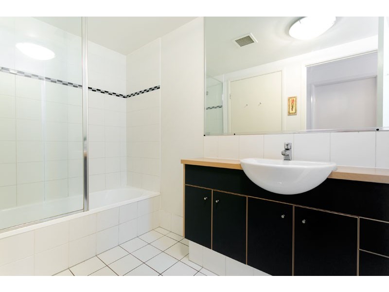 4/15 Goodwin Street, Kangaroo Point QLD 4169