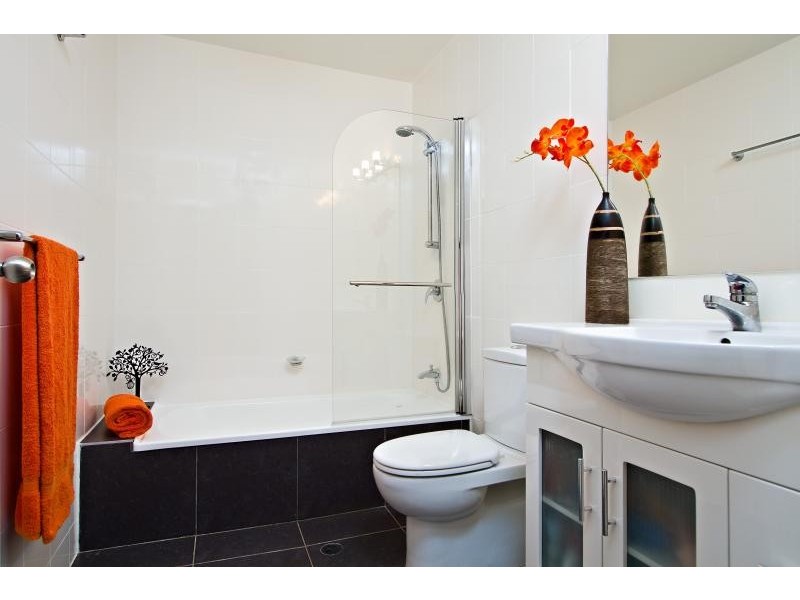 1/202 Carmody Road, St Lucia QLD 4067