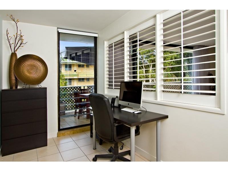 1/202 Carmody Road, St Lucia QLD 4067