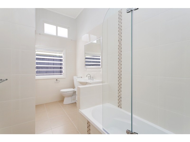12 Hebe Street, Bardon QLD 4065