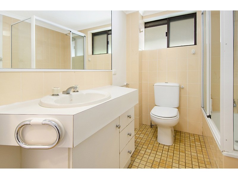 1/128 Central Avenue, Indooroopilly QLD 4068