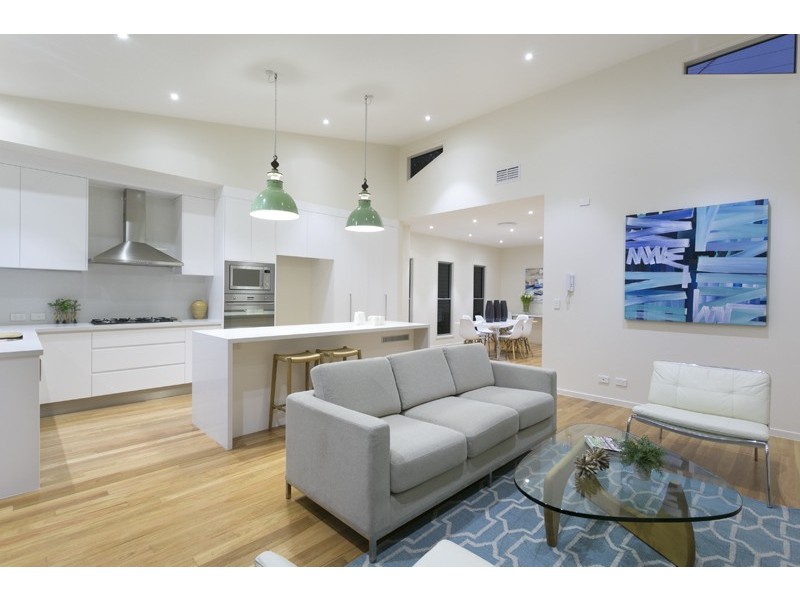 38 Lansdowne Street, Newmarket QLD 4051