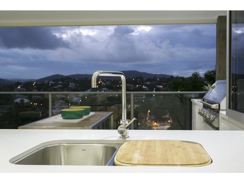 38 Lansdowne Street, Newmarket QLD 4051