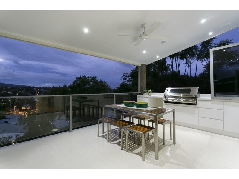 38 Lansdowne Street, Newmarket QLD 4051