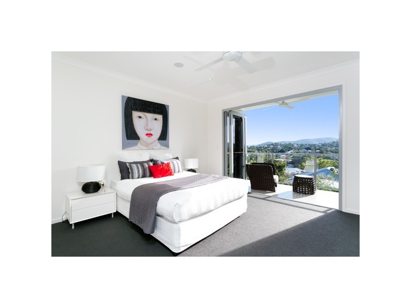 38 Lansdowne Street, Newmarket QLD 4051