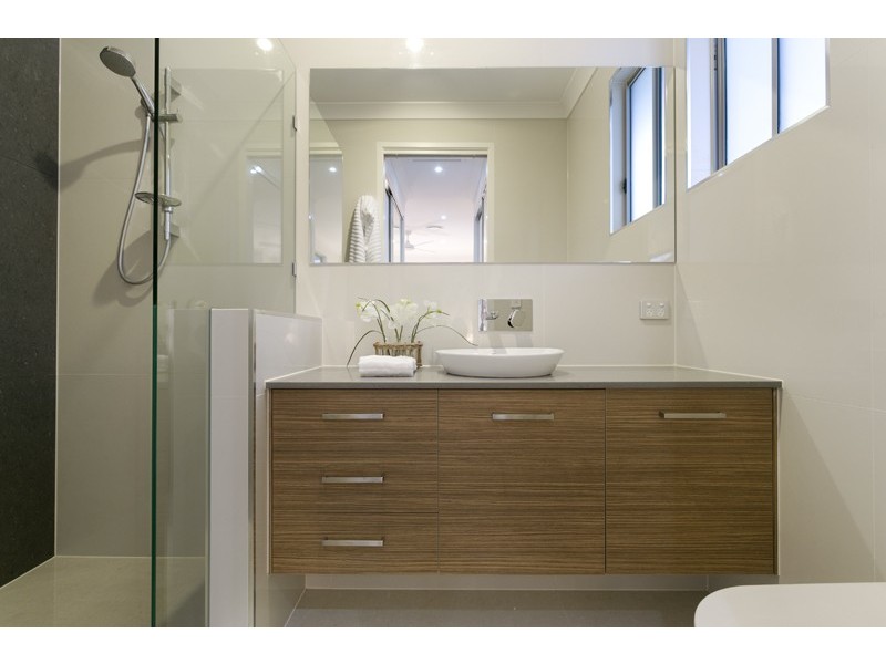 38 Lansdowne Street, Newmarket QLD 4051